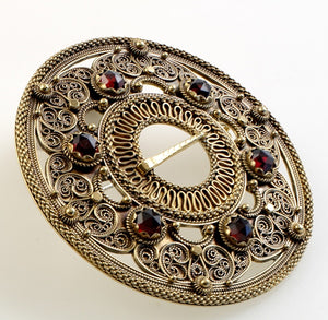 Hilde Nødtvedt - Filigransølje Brooch - Norwegian Jewelry features artisan jewellery designers and goldsmiths from Norway. 