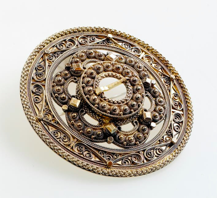 Hilde Nødtvedt - Mira Sølje Brooch - Norwegian Jewelry features artisan jewellery designers and goldsmiths from Norway. 